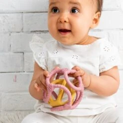 NATTOU Set De 2 Balles En Silicone Rose Et Jaune -NATTOU Boutique jo056176667 2